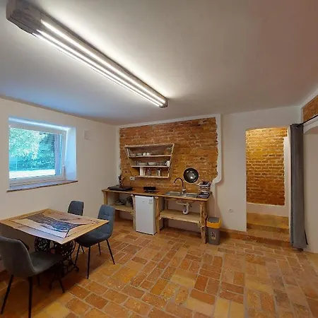 Coola Apartman *